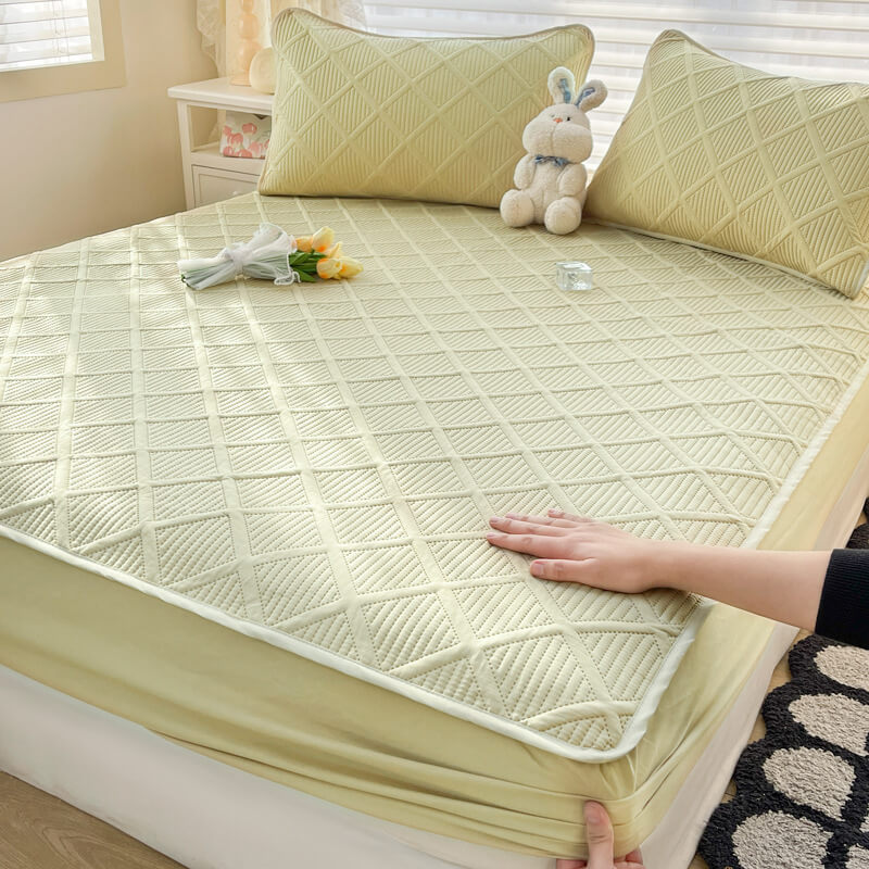 Classic Comfort Skin-friendly Waterproof & Non-slip Mattress Protective Bed Sheet Set