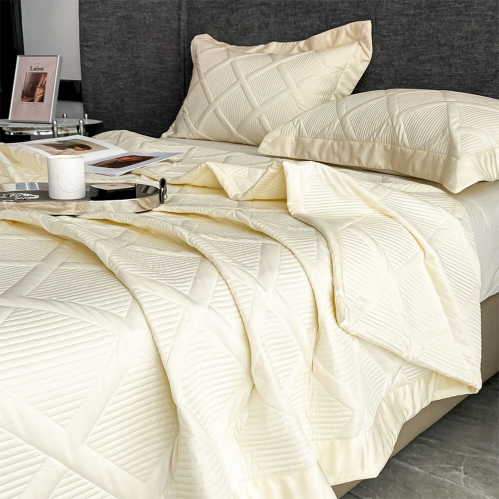 Eco-friendly Minimalist Multifunctional Quilted Bedspread Set